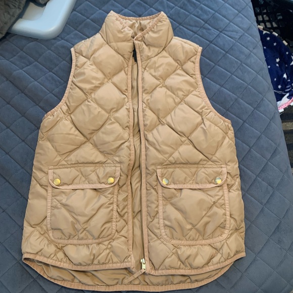 ✨J Crew Beige Vest Size Small ✨ - Picture 1 of 5